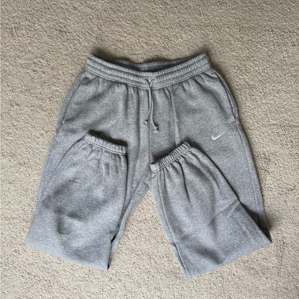 NIKE women’s high wasted sweatpants size medium